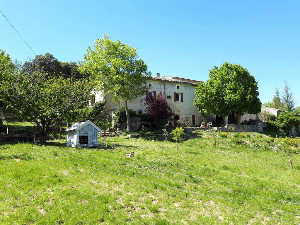 Gites La Ferme Accrochee A La Colline Lagorce  Exteriör bild